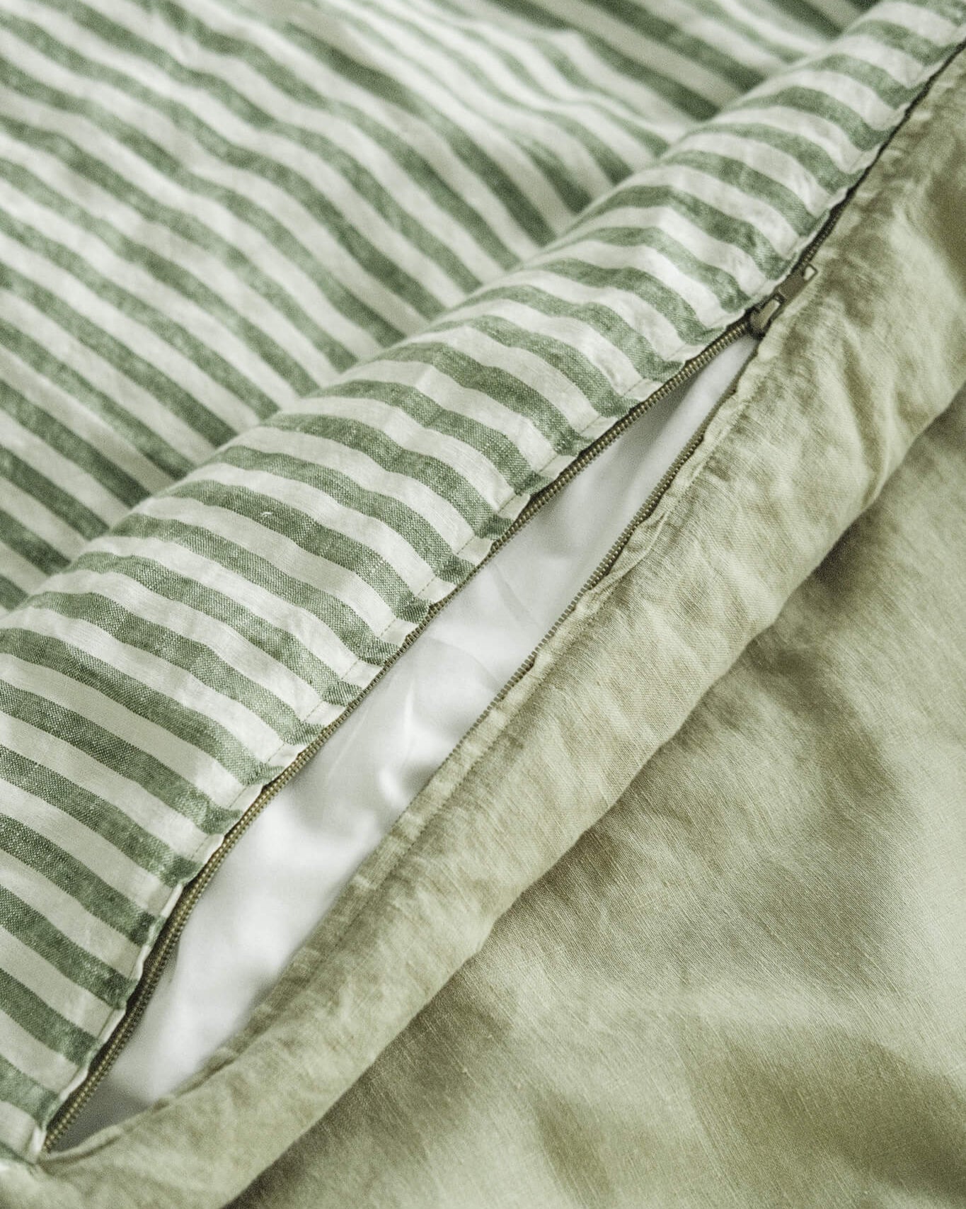 Double Sided Linen Duvet Cover in Sage/Forest Stripe